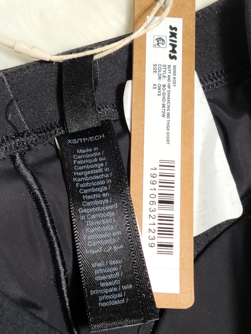 SKIMS Body Butt And Hip Enhancing Mid Thigh Short Black Onyx Women X-Small NEW - Picture 7 of 8
